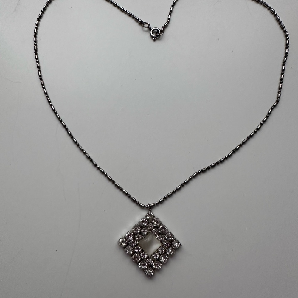 Dazzling Silver Necklace with Geometric Pendant